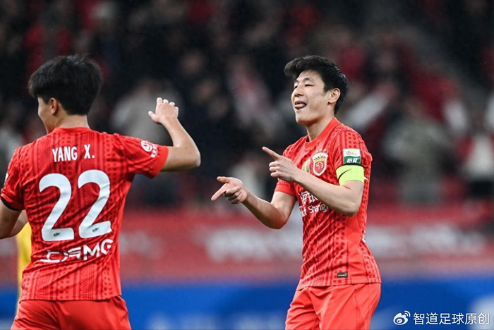 K1体育赛事-武磊替补不到8分钟双响 上海海港4-1青岛西海岸 郑智执教遭两连败|青岛市|梅米舍维奇|穆斯卡特|李帅|中超_新浪体育_新浪新闻